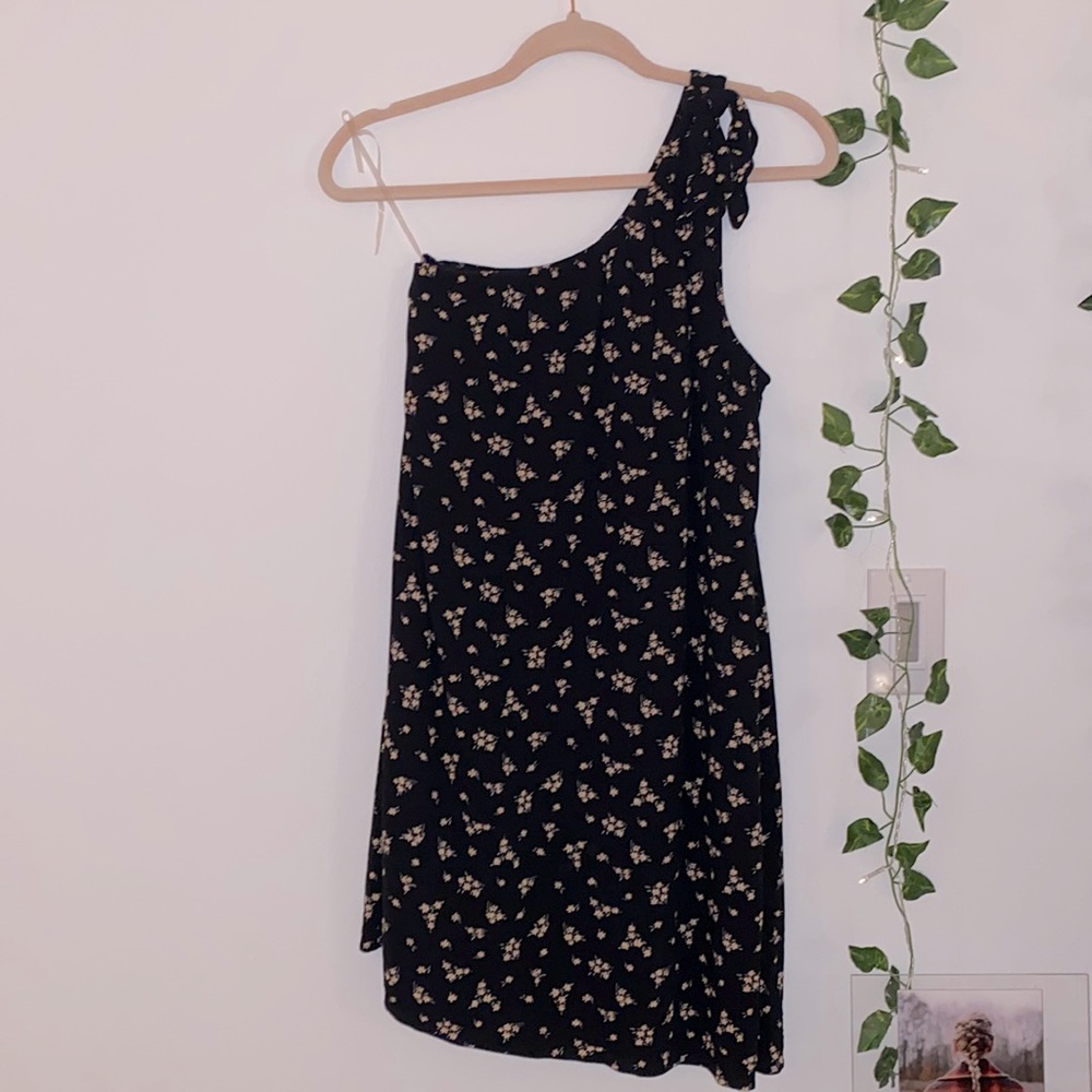 American Eagle XS Floral One Shoulder Dress